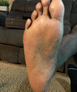 Microplane Colossal Foot File Scraper - The Original Stainless Steel Foot Rasp, Dead Skin/Callus Remover for Feet, Gentle Foot Scrubber, Pedicure Tools for Salon-Quality Foot Care, Black 75 71LmZFLPI8L