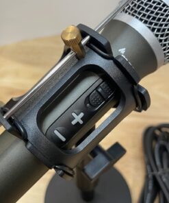 MAONO USB/XLR Podcasting Dynamic Microphone, Studio Mic Kit with Volume Control, Shock Mount, Pop Filter, Ideal for Vocal, Recording, Voice Over, Live Streaming (Gray) Gray 40 71LvPlPneGL