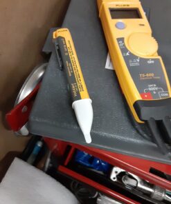 Fluke 1AC-A1-II VoltAlert Non-Contact Voltage Tester, Pocket-Sized, Voltage Detection Range 90 V to 1000 V AC, Audible Beeper, Silent Mode, Includes Batteries And 2 Year Warranty, CAT IV Rating 21 71Lz6JnVvdL