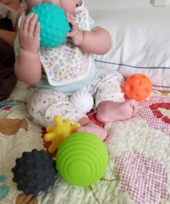 Infantino Textured Multi Ball Set - Toy for Sensory Exploration and Engagement for Ages 6 Months and up, 6 Piece Set 37 71MUhVpV8L