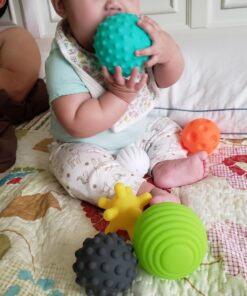 Infantino Textured Multi Ball Set - Toy for Sensory Exploration and Engagement for Ages 6 Months and up, 6 Piece Set 38 71NbCf7L7bL