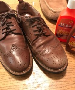 Lexol Leather Cleaner and Conditioner and Sponge Kit, For Use on Leather Apparel, Furniture, Auto Interiors, Shoes, Handbags and Accessories 56 71Nv3QDngoL