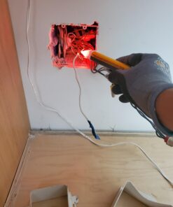 Fluke 1AC-A1-II VoltAlert Non-Contact Voltage Tester, Pocket-Sized, Voltage Detection Range 90 V to 1000 V AC, Audible Beeper, Silent Mode, Includes Batteries And 2 Year Warranty, CAT IV Rating 31 71NxjbaavlL