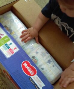 HUGGIES LITTLE MOVERS Active Baby Diapers, Size 4 (fits 22-37 lb.), 152 Ct, ECONOMY PLUS (Packaging May Vary) 43 71PjM7X1mHL
