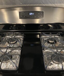 (50 Pack) Disposable Gas Burner Liners, Aluminum Foil Square Stove Burner Covers, Range Protectors, Stove Top Covers for Gas Burners, Foil Liners to Catch Grease & Food Spills 8.5x8.5 1 25 71PskCKzxL