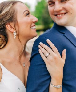 Lobe Wonder - The ORIGINAL Ear Lobe Support Patch for Pierced Ears - Eliminates the Look of Torn or Stretched Piercings - Protects Healthy Ear Lobes from Tearing - 60 Patches - Clear & Latex-Free 44 71QRFlVsZiL