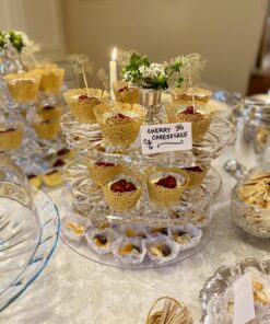 SUYEPER 100pcs Cupcake Wrappers Artistic Bake Cake Paper Cups Little Vine Lace Laser Cut Liner Baking Cup Muffin Case Trays for Wedding Party Birthday Decoration (Gold) Gold 27 71QzToVJQbL