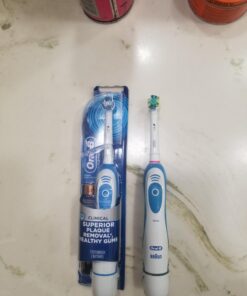 Oral-B Pro-Health Clinical Battery Power Electric Toothbrush, 1 Count (Pack of 1) (Colors May Vary) 39 71RA67HvfTL