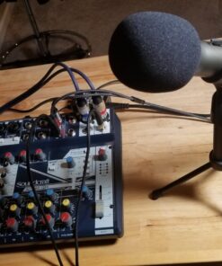 Samson Technologies Q2U USB/XLR Dynamic Microphone Recording and Podcasting Pack (Includes Mic Clip, Desktop Stand, Windscreen and Cables), silver Q2U Gray 21 71RBVLudmAL