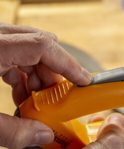 Smith’s 50582 Axe & Machete Sharpener - Axe, Machete, Hatchet, & Mower Tools - Large Handle w/ Finger Guard - Handheld Manual - Replaceable Carbide Blades - Wire-Bristled Cleaning Brush - Durable Axe and Machete Sharpener 22 71RKyX4gdTL