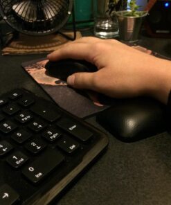 3M Gel Wrist Rest for Mouse, Soothing Gel Comfort with Durable, Easy to Clean Leatherette Cover, Antimicrobial Product Protection, 6.9", Black (WR305LE) 38 71Rs9tIVbEL