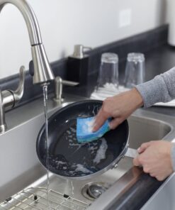 O-Cedar Scrunge Multi-Use (Pack of 6) Non-Scratch, Odor-Resistant All-Purpose Scrubbing Sponge Safely Cleans All Hard Surfaces in Kitchen and Bathroom, 6 Count (Pack of 1), Blue 6 Count (Pack of 1) 34 71S1na3DMlL