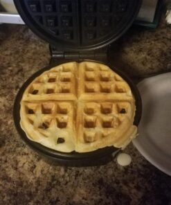 Oster Belgian Waffle Maker with Adjustable Temperature Control, Non-Stick Plates and Cool Touch Handle, Makes 8" Waffles, Stainless Steel 38 71SHTOgaJIL