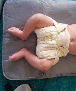 OsoCozy Unbleached Prefold Cloth Baby Diapers, Size 2 (15-30 lbs.), Soft, Absorbent, Durable 100% Natural Cotton, Our Top Selling Diaper Service Quality Prefolds, Unbleached Natural Color -6 Pack 32 71SQVtOqdrL