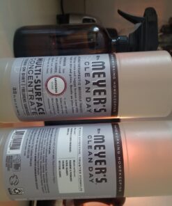 Mrs. Meyer's Multi-Surface Cleaner Concentrate, Use to Clean Floors, Tile, Counters, Lavender, 32 fl. oz - Pack of 2 32 Fl Oz (Pack of 2) 38 71SfC0 hjL