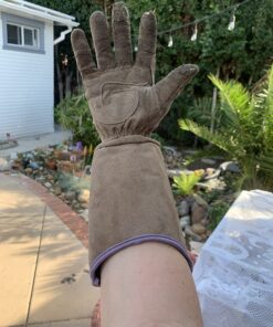 MAGID Extra-Long Thornproof Pruning and Gardening Gloves for Men, 1 Pair, Size 8/M with Forearm Protection, Tan & Purple 19 71TvW63EmbL