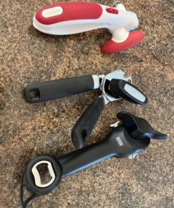 Zyliss Lock N' Lift Can Opener - Can Opener with Lid Lifter Magnet - Manual Can Opener with Locking Mechanism - Safe and Easy-to-Turn - Stainless Steel - Red Lock & Lift Red 23 71UVdVkb2iL