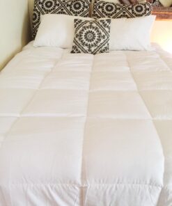 SUPERIOR Brushed Microfiber Solid Comforter, Down Alternative Bedding, Reversible, Medium Weight, Fluffy, Decorative, Duvet Insert, Oversized Blanket, Box Quilt Design, Queen, White 49 71Ul17g3lL