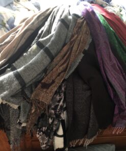 iDesign Axis Metal Loop Scarf Hanger, No Snag Closet Organization Storage Holder for Scarves, Men's Ties, Women's Shawls, Pashminas, Belts, Accessories, Clothes, 18 Loops ,0.3" x 9.9" x 11.2", Chrome 28 71UmtVeweCL