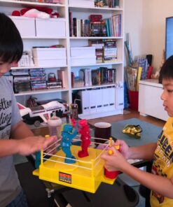 Mattel Games Rock 'Em Sock Em Robots: you control the battle of the robots in a boxing ring! 23 71VVtWm7JrL