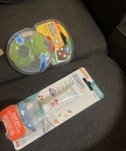 Nuby Silicone Teethe-eez Teether with Bristles, Includes Hygienic Case, Green 17 71WG44ky3sL