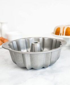 USA Pan Bakeware Nonstick Fluted Tube Cake Pan, Aluminized Steel 10-Inch 30 71XBdiR67wL