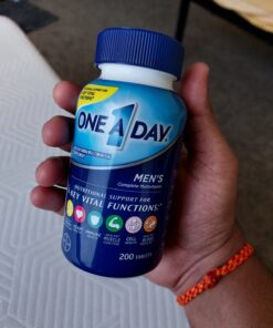 One A Day Men’s Multivitamin, Supplement Tablet with Vitamin A, Vitamin C, Vitamin D, Vitamin E and Zinc for Immune Health Support, B12, Calcium & more, 200 count Men's 200ct 37 71XKXf4f67L