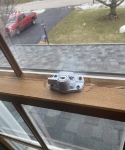 Prime-Line F 2646 Keyed Child-Proof Sash Lock, 2 In. Hole Centers, Diecast Zinc, Painted White, (Single Pack) 7 71Z4aaT8enL