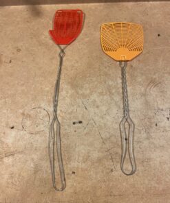 Bug & Fly Swatter – Braided Metal Handle 6 Pack Fly Swatters – Indoor/Outdoor – flyswatter 18 inch - Set of 6 28 71apBOOeOL