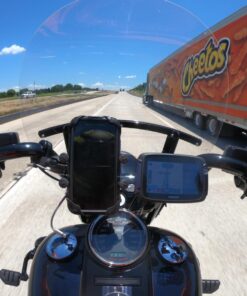 TomTom Rider 550 Motorcycle GPS Navigation Device, 4.3 Inch, with World Maps, Motorcycle Specific Winding and Hilly Roads, Updates via WiFi, Traffic and Speed Cams, Compatible with Siri and Google Now 43 71avvyIyR8L