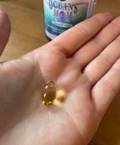 Garden of Life Oceans Mom Prenatal Fish Oil DHA, Omega 3 Fish Oil Supplement - Strawberry, 350mg Prenatal DHA Pregnancy Fish Oil Support for Mamas, Babys Brain & Eye Development, 30 Small Softgels 28 71bKABQ AXL