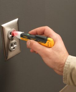 Fluke 1AC-A1-II VoltAlert Non-Contact Voltage Tester, Pocket-Sized, Voltage Detection Range 90 V to 1000 V AC, Audible Beeper, Silent Mode, Includes Batteries And 2 Year Warranty, CAT IV Rating 19 71bbjStu7XL