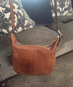 Lexol Leather Cleaner and Conditioner and Sponge Kit, For Use on Leather Apparel, Furniture, Auto Interiors, Shoes, Handbags and Accessories 59 71cNR1ej0L