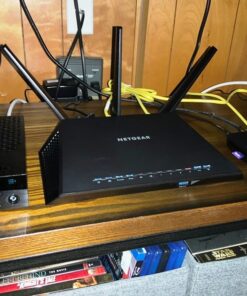 NETGEAR Nighthawk Smart Wi-Fi Router (R7000) - AC1900 Wireless Speed (Up to 1900 Mbps) | Up to 1800 Sq Ft Coverage & 30 Devices | 4 x 1G Ethernet and 2 USB ports | Armor Security 34 71cclNXzvOL