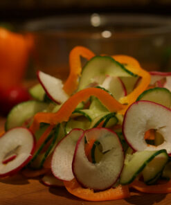 Paderno World Cuisine 3-Blade Vegetable Slicer / Spiralizer, Counter-Mounted and includes 3 Stainless Steel Blades White 59 71cn8ZK15xL