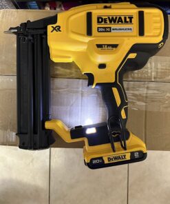 DEWALT 20V MAX* Cordless Brad Nailer Kit, 18GA (DCN680D1) 45 71e3g xfvwL