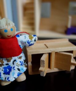 Melissa & Doug Fold and Go Wooden Dollhouse With 2 Dolls and Wooden Furniture,Multi,One Size 48 71eVitVt6nL