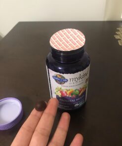 Garden of Life Organics Prenatal Gummies Multivitamin with Vitamin D3, B6, B12, C & Folate for Healthy Fetal Development – Organic, Non-GMO, Gluten-Free, Vegan, Berry Flavor, 30 Day Supply 31 71ekVV FoAL