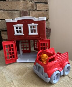 Green Toys Fire Station Playset - 8 Piece Pretend Play, Motor Skills, Language & Communication Kids Role Play Toy. No BPA, phthalates, PVC. Dishwasher Safe, Recycled Plastic, Made in USA. 25 71f 3wtOcvL