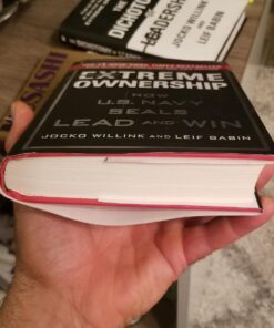 Extreme Ownership: How U.S. Navy SEALs Lead and Win (New Edition) 40 71fjm610aUL