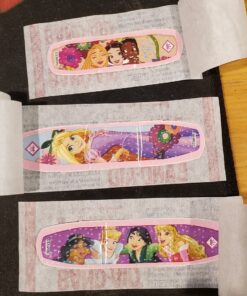 Band-Aid Brand Adhesive Bandages for Minor Cuts & Scrapes, Wound Care Featuring Disney Princess Characters, Fun Bandages for Kids and Toddlers, Assorted Sizes, 20 Count 45 71gAPcCtD8L