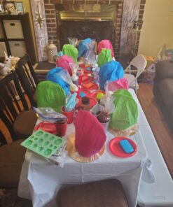 Wilton Decorator Preferred Neon Fondant - Add Colored Details to Your Cakes and Treats with These 4-Pack Fondant Icing, 4.4 oz. Each 29 71gm8DhlNWL