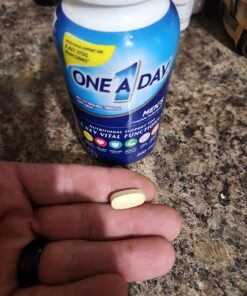 One A Day Men’s Multivitamin, Supplement Tablet with Vitamin A, Vitamin C, Vitamin D, Vitamin E and Zinc for Immune Health Support, B12, Calcium & more, 200 count Men's 200ct 39 71gnoeOV0XL