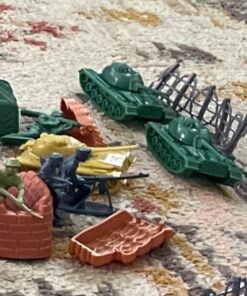 IQ Toys Huge 300 Piece Military Base Set, 200 Soldiers & 100 Army Accessories in a Storage Container 23 71hKlGfaB9L