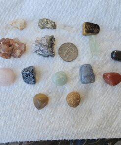 NATIONAL GEOGRAPHIC Mega Gemstone Dig Kit – Dig Up 15 Real Gemstones and Crystals, Science/Mining Kit for Kids, Gift for Girls and Boys, Rock Collection (Amazon Exclusive) 32 71hc9svk1L