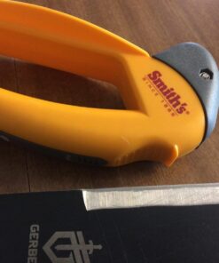 Smith’s 50582 Axe & Machete Sharpener - Axe, Machete, Hatchet, & Mower Tools - Large Handle w/ Finger Guard - Handheld Manual - Replaceable Carbide Blades - Wire-Bristled Cleaning Brush - Durable Axe and Machete Sharpener 33 71hoAszAxtL