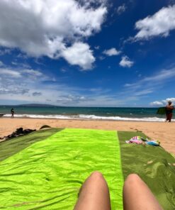 WEKAPO Beach Blanket Sandproof, Extra Large Beach Mat, Big & Compact Sand Free Mat Quick Drying, Lightweight & Durable with 6 Stakes & 4 Corner Pockets Green 9x10 FT (1~8 person) 21 71isiMYtsfL