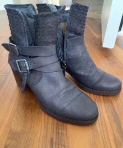 The Original Leather Recoloring Balm by Furniture Clinic - 16 Color Options - Leather Repair Kit for Furniture - Restore Couches, Car Seats, Clothing - Non-Toxic Leather Repair Cream (Navy Blue) Navy Blue 33 71jOMmiklNL