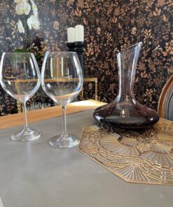 Le Chateau Red Wine Decanter - Hand Blown, Lead-Free Crystal Glass Decanter and Wine Aerator - Full Bottle (750ml) Wine Decanters and Carafes - Elegant Wine Carafe, Wine Gifts and Wine Accessories 28 71jhLyUL8EL