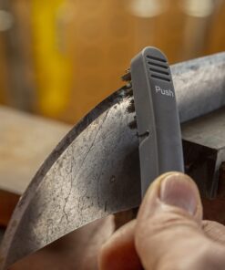 Smith’s 50582 Axe & Machete Sharpener - Axe, Machete, Hatchet, & Mower Tools - Large Handle w/ Finger Guard - Handheld Manual - Replaceable Carbide Blades - Wire-Bristled Cleaning Brush - Durable Axe and Machete Sharpener 26 71kCm5 hkjL